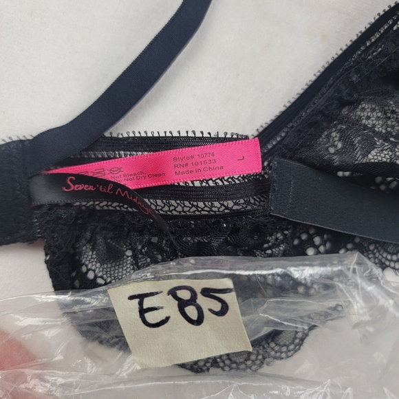 Seven 'til Midnight black lace strappy garder belt with gold hardware Size Large - Picture 5 of 5